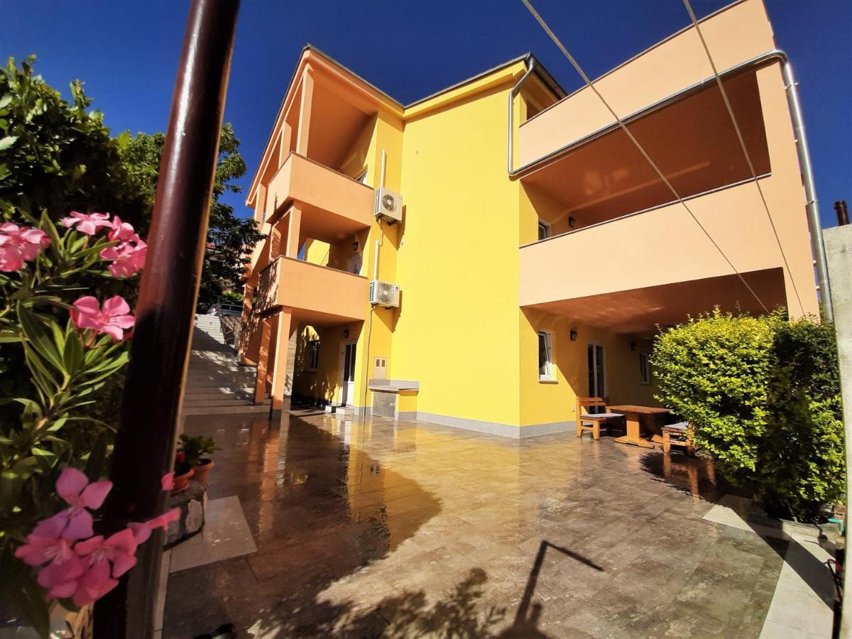 Cozy Apartments With Sea View Novi Vinodolski Zewnętrze zdjęcie